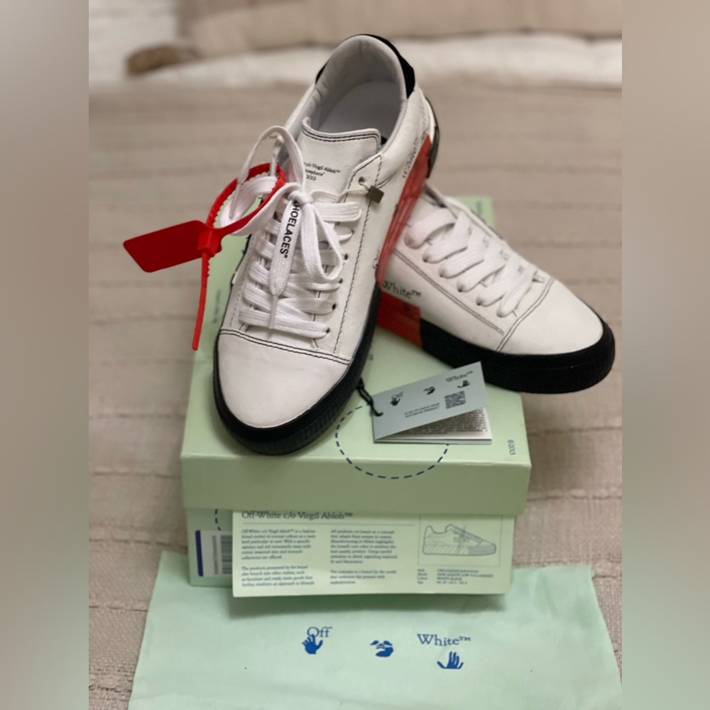 OFF WHITE Arrow appliquéd suede sneakers. NWT. NEVER WORN.